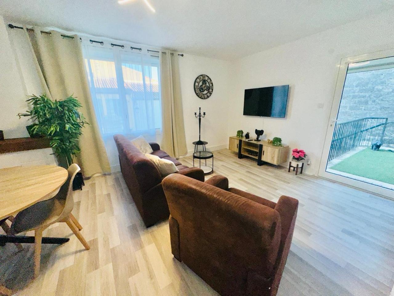 Les Appartements Du Mas - Rose Marie エーグ・モルト エクステリア 写真